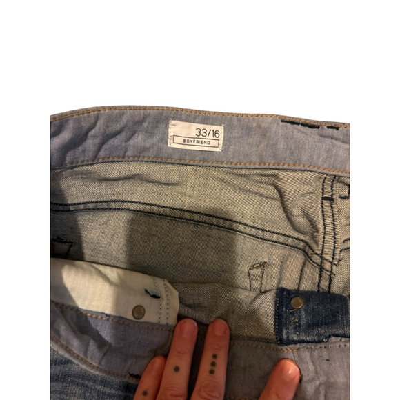 Women's Gap Blue Distressed Jean Shorts Size 16 - Picture 2 of 3